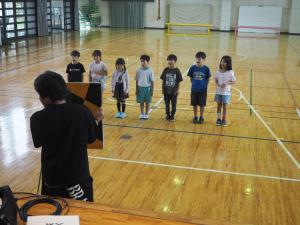 撮影をする子どもたち